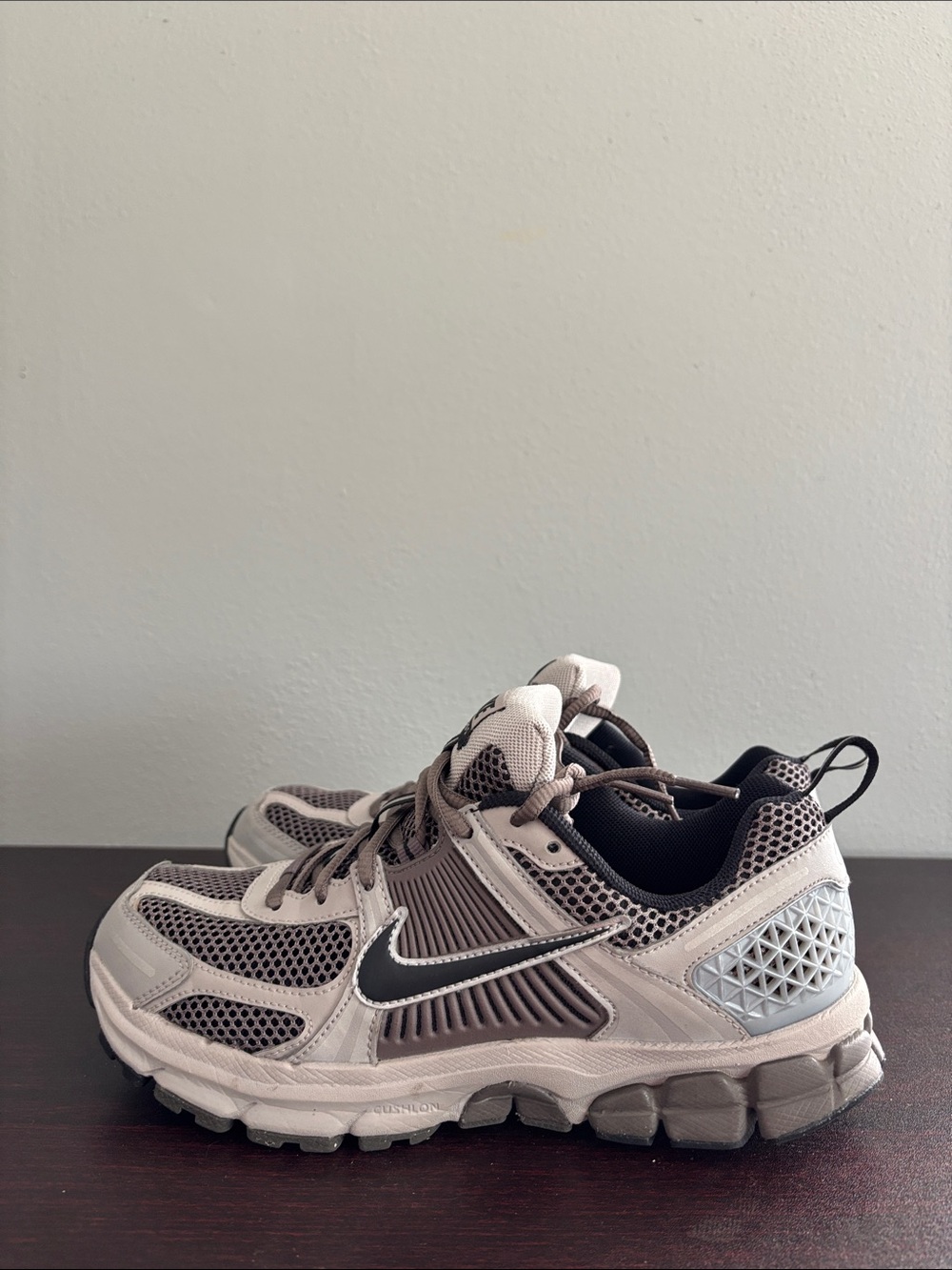 Nike Vomero Kids Beige and Brown Mesh Trail Sneakers - Picture 3 of 12